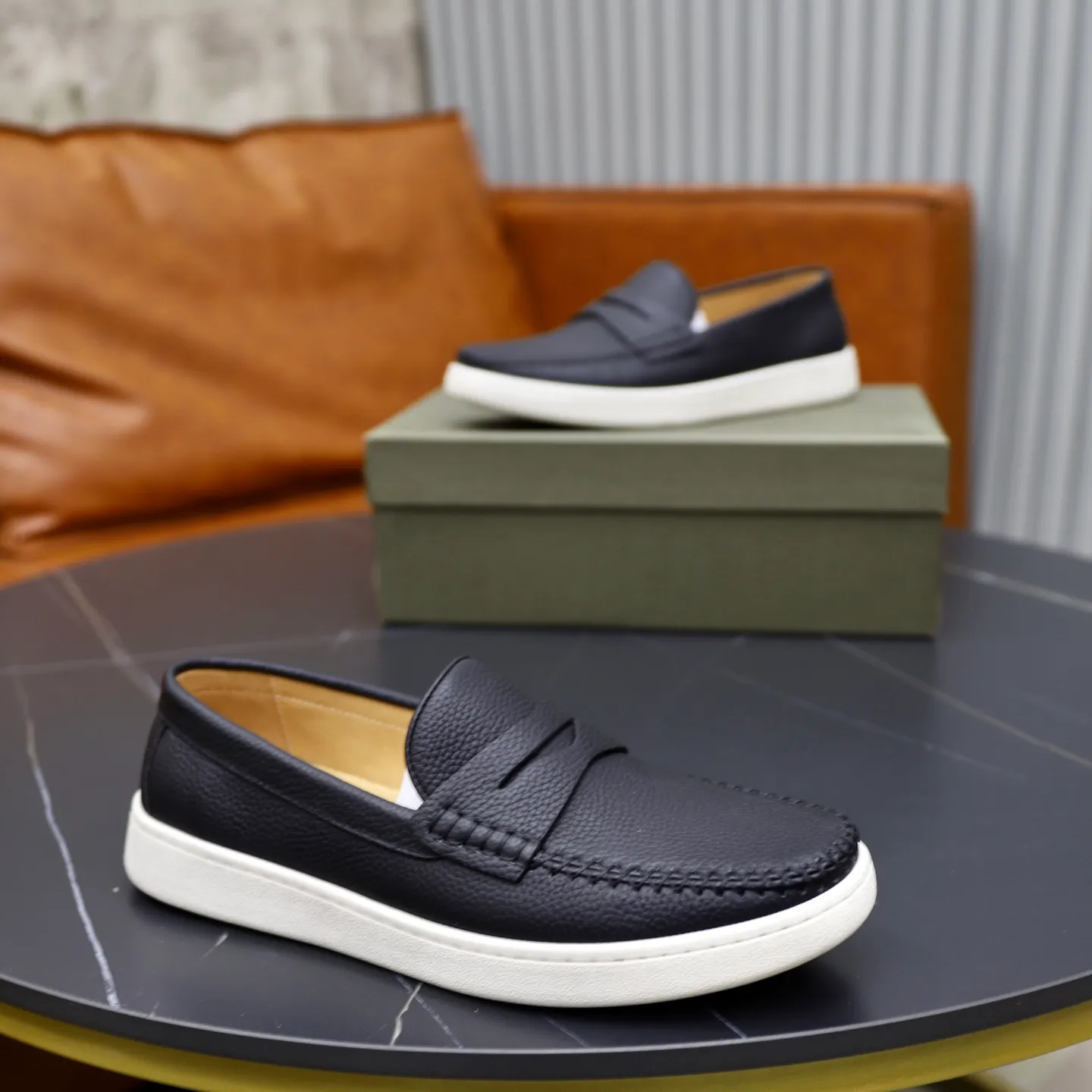 Men's shoes: 480💰BOTTEG* VENET* - high-end boutique Size: 38-44 (45 customized) BV new product, calfskin surface, water-dyed cowhide lining, classic style and contemporary fashion temperament harmoniously blend, rubber soles are light and flexible, water-dyed cowhide lining!